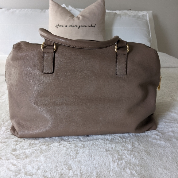 Michael Kors Weekender Bag - Picture 2 of 9